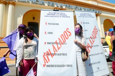Intervención “Aplazados” frente a la Comandancia de la Policía Nacional realizada por Mujeres Libres de Violencia.