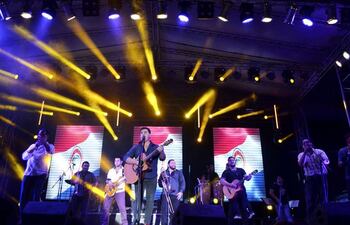 El "Festival Luis Alberto del Paraná", se realizará el 25 de setiembre en la Plaza de los Héroes con la presencia numerosos artistas.