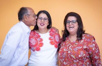 El clan Torales compuesto por Jorge Torales, Maggi Torales y Beatriz Burgos de Torales.
