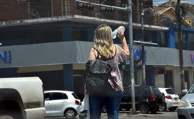 Tiempo clima calor nublado agua caluroso sol soleado humedad