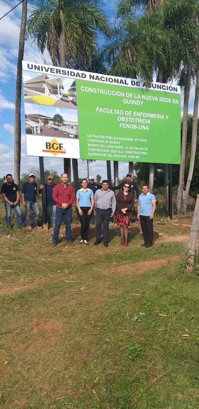 Los estudiantes y directivos de la Facultad de Enfermería y Obstetricia habían posado entusiasmado en el 2019, cuando se dio inicio a la obra.