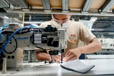 La costura en cuero de asientos de automotores  es una producción que genera miles de empleos.