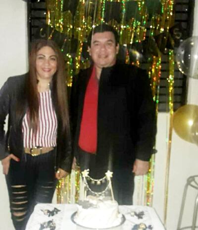 El concejal municipal de Ñemby, Javier Osorio (ANR), junto con la operadora Carolina Caballero en la fiesta de cumpleaños.