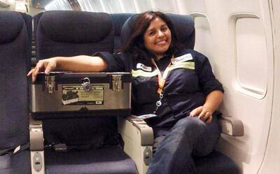 Edith es una mamá paraguaya que se destaca en el mantenimiento de aviones en el país norteamericano.