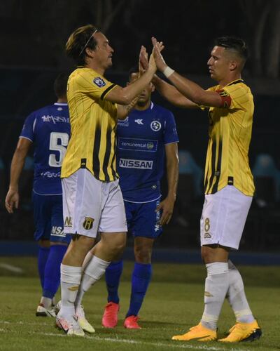 Fernando Fernández (i), anotó el segundo de Guaraní.