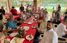 Funcionarios y directivos de la Dinac compartieron un almuerzo con Carlos Echeverría el día de las elecciones.