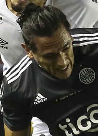 Roque Santa Cruz solo pudo jugar 15 minutos ante Santos.