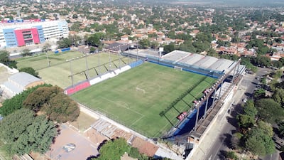 Desde arriba así se ven los dos campos de juegos: el principal y los alternativos, uno de estos con las medidas exigidas y el otro para las prácticas.