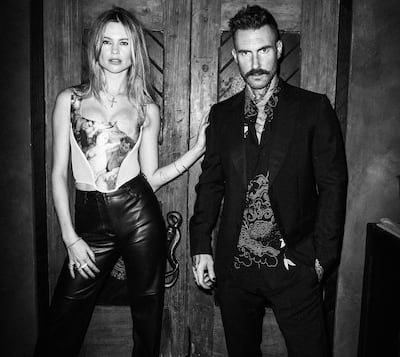 Behati Prinsloo y Adam Levine esperan a su tercer hijo.