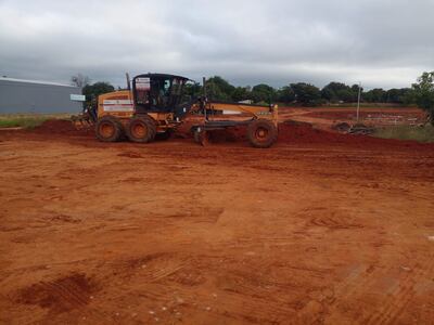 La maquinaria de la Secretaría de Obras se encuentra trabajando en el relleno del predio del futuro estadio de la Federación Santaniana de Hándbol.