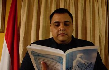 Francisco Antonio Ortiz Núñez, conocido como "Ito", hará la presentación de su poemario este viernes 18 de diciembre.