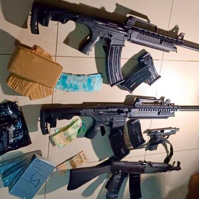 Las evidencias incautadas en la camioneta de la pareja hernandariense durante un control en Brasil.