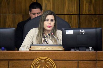 La diputada Kattya González (PEN), presidiendo una comisión legislativa. (Prensa Diputados)