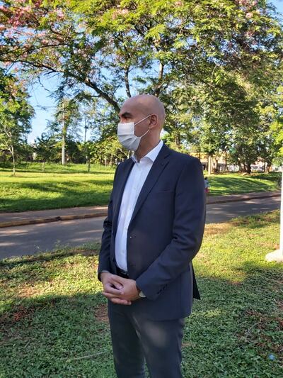 Julio Mazzoleni, ministro de Salud, hoy en el Hospital Nacional de Itauguá.