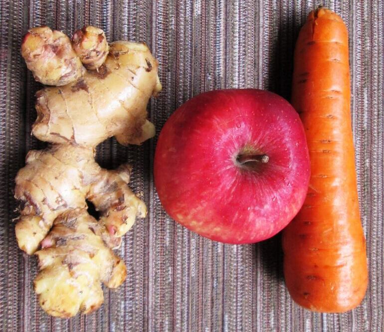 Jugo delicioso y refrescante proporcionan estos tres ingredientes, además de antioxidantes, electrólitos y la mitad del requerimiento diario de biotina.