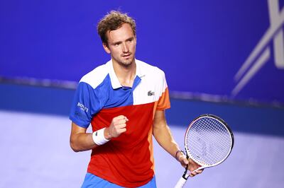 El ruso Daniil Medvedev celebra un juego contra Rafael Nadal en las semifinales del Abierto Mexicano, en Acapulco.