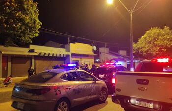 Efectivos policiales llegaron al lugar del hecho para levantar evidencias.
