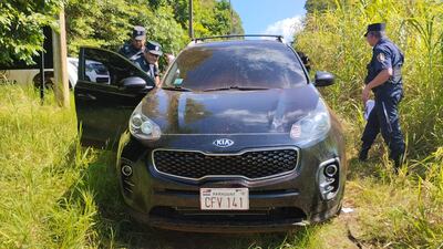 La camioneta fue abandonada en un zona poco transitada, sin rastros de los celulares robados.