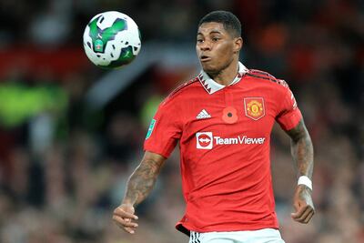 Marcus Rashford en acción durante el partido de ayer contra el Aston Villa.