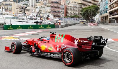 El monesgasco Charles Leclerc (Ferrari) logró ayer la pole position en casa, en el Gran Premio de Mónaco, delante del holandés Max Verstappen (Red Bull), pese a sufrir un accidente. AFP