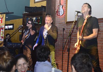 Los integrantes del grupo La Unión, durante el show que habían ofrecido en Asunción en 2015.