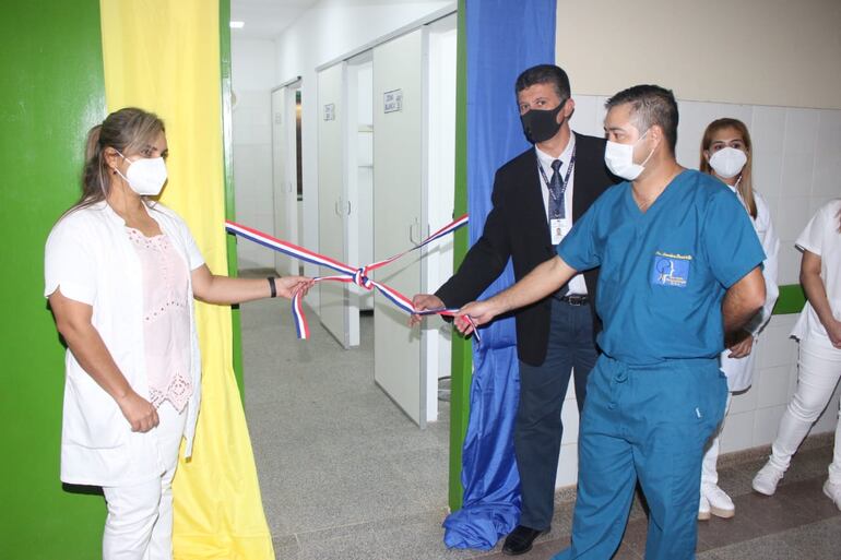 el laboratorio habilitado cuenta con una capacidad de estudio de 200 muestras (hisopado) por día y que los resultados estarán en el mismo día.