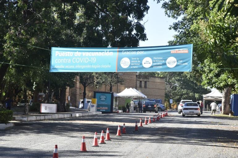 Vacunatorio de la Facultad de Derecho de la UNA