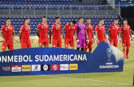 General Caballero JLM y el equipo que saldrá a la cancha esta noche.