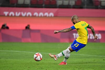 El gol de penal anotado por el capitán de Brasil, Dani Alves, en el triunfo ante México para acceder a la final donde medirá a España.