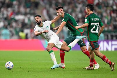 Saleh Al-Shehri busca generar una llegada para Arabia ante los mexicanos Cesar Montes e Hirving Lozano