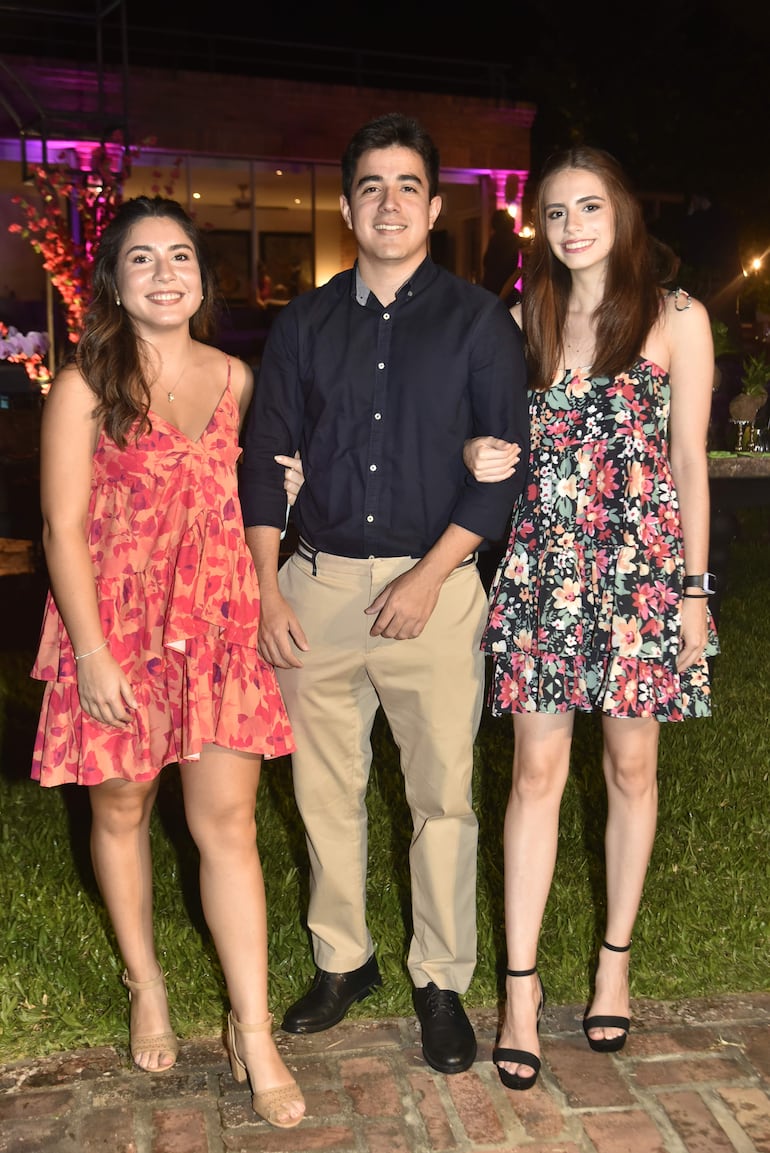 Kiara Ojeda, Lucas Céspedes y Andrea Benítez.