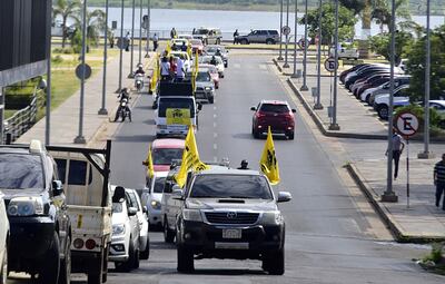 En caravana, docentes de la FEP se dirigieron desde la Costanera hasta la sede del MEC, en el centro.