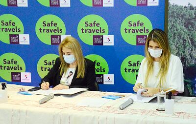 La ministra de Turismo, Sofía Montiel de Afara, y Carmela Pomata, de  Barcos & Rodados.