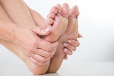 Los pies sanos son también una cuestión de cuidado adecuado: si se les presta suficiente atención con regularidad, también se pueden prevenir los callos y el pie de atleta.