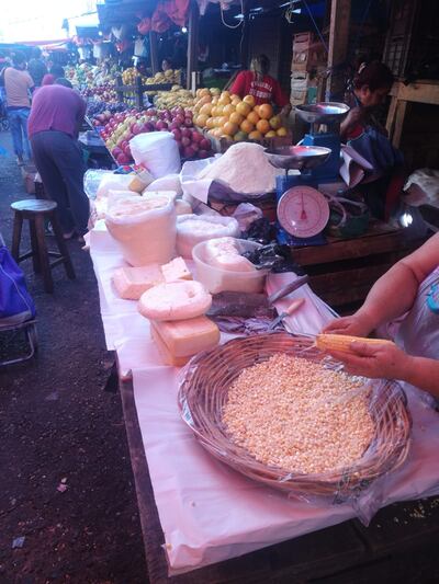 Ayer, 15.000 personas visitaron el Mercado 4 buscando los tradicionales ingredientes del menú de Semana Santa.