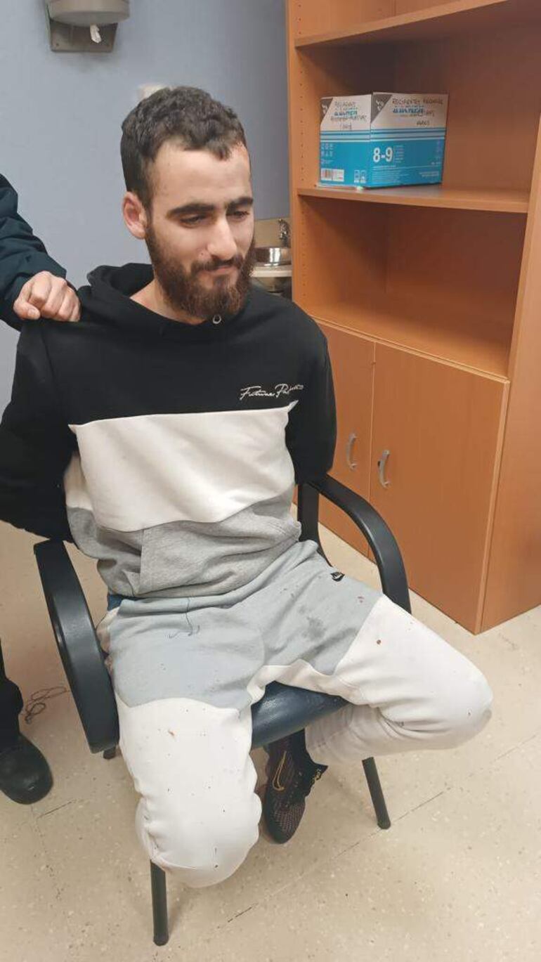 Imagen viral difundida en redes sociales, del detenido ayer miércoles tras haber matado con una machete a un sacristán y herido a otras cuatro personas, entre ellas un sacerdote en la localidad gaditana de Algeciras. 