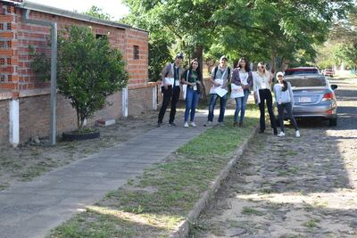 El Instituto Nacional de Estadística (INE) decidió comprar 288.000 mascarillas por G. 318 millones  que supuestamente debían utilizar los censistas. Sin embargo, los voluntarios realizaron los recorridos sin barbijo alguno.