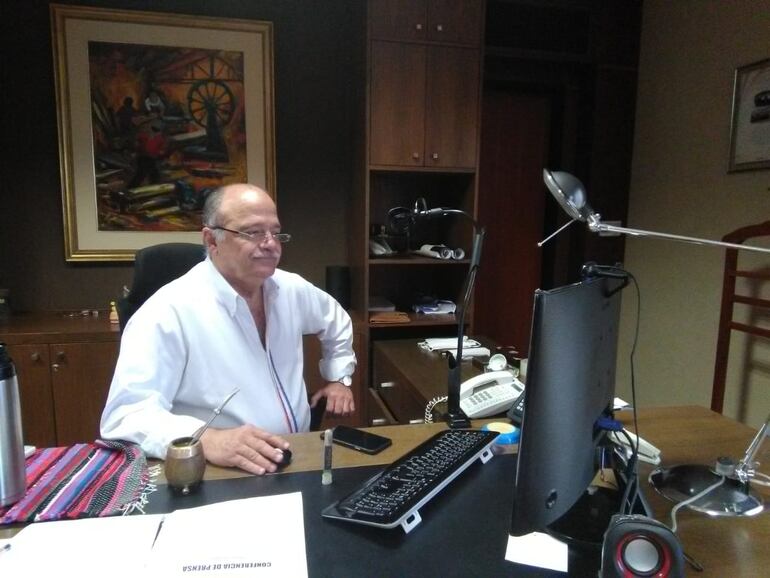 El líder del sector industrial, Gustavo Volpe, esta mañana participando de la reunión virtual por Zoom, en la presentación de la encuesta sobre la situación financiera de las mipymes.