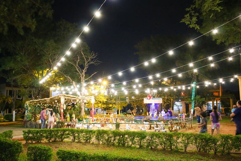 El pesebre fue habilitado para que toda la comunidad visite el pesebre y reviva la magia de la navidad.