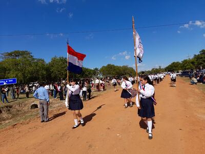Cientos de estudiantes participaron de la caminata histórica para recordar los 156 años de la Batalla de Tuyutí.