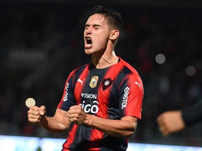 Fernando Romero festeja el tanto que anotó, el primero con la camiseta de Cerro Porteño, contra el 12 de Octubre de Itauguá por la octava fecha del torneo Apertura 2022.