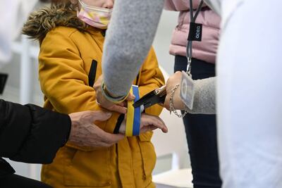 Una niña ucraniana de dos años que había desaparecido de su casa en la región de Járkov (oeste) ha sido hallada sana y salva en un bosque a seis kilómetros de distancia de su hogar, informaron este sábado responsables policiales.