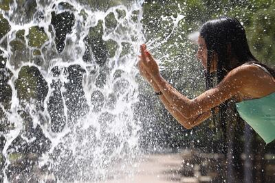La segunda ola de calor de este año en España mantiene en alerta a casi todo el país y alcanzará entre mañana miércoles y el jueves sus días álgidos, con valores diurnos de 44 grados o más en ciudades del centro y del sur como Córdoba o Badajoz y noches tropicales en gran parte del país.