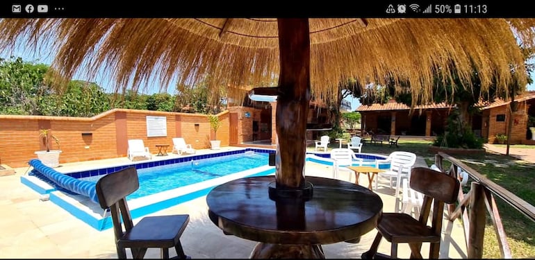 La estampa soñada en vacaciones, muy cerquita de la piscina.