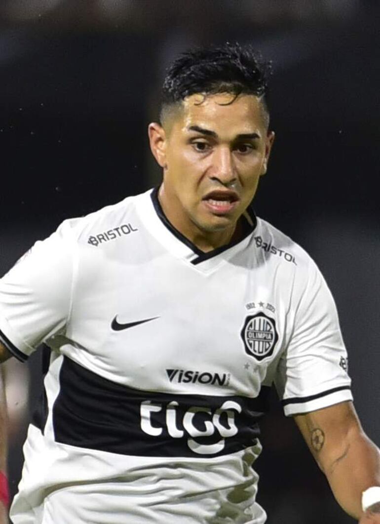 Santiago Ezequiel  Vera (22), volante ofensivo de Olimpia.