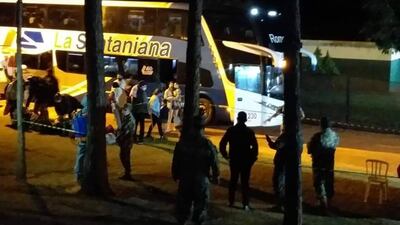 Momento en que llegaban los connacionales a la base militar de Curuguaty.