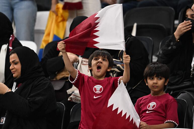 Los aficionados en el estadio Al Bayt de Al Khor de Jor, sede del partido inaugural del Mundial Qatar 2022.