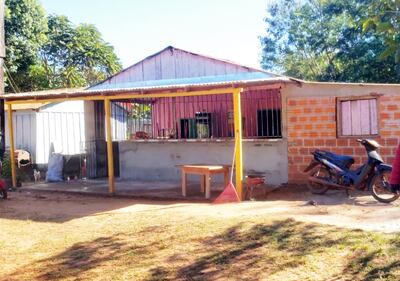 La víctima fue atacada  frente a este local, mientras esperaba la comida que minutos antes había pedido.