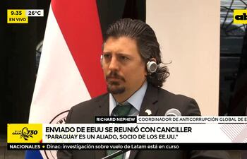 Richard Nephew en conferencia de prensa