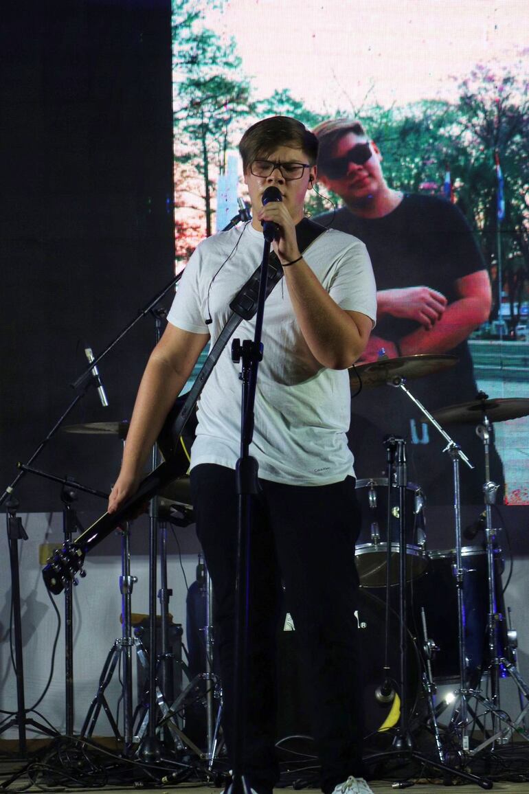 Alén Manuel Gómez Benítez (18), artista emergente de Villarrica.